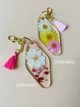load image into gallery viewer, flower keychain