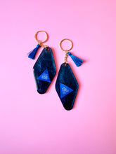 load image into gallery viewer, magic 8 ball keychain