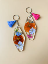 load image into gallery viewer, flower keychain