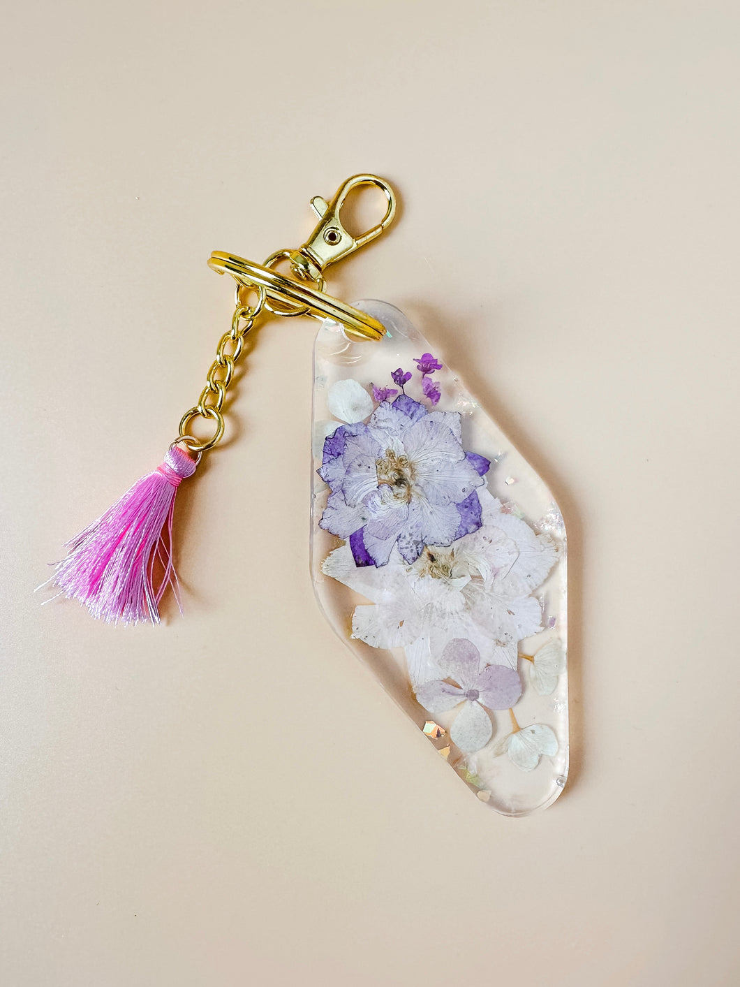 pink/purple dried floral keychain with iridescent flakes