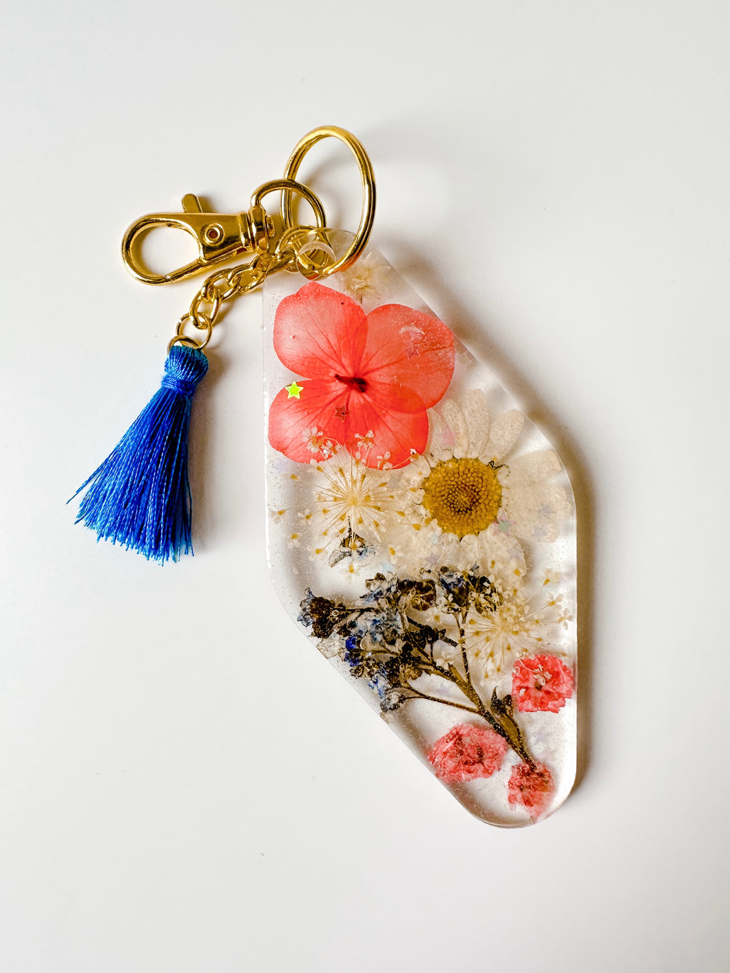 patriotic dried floral keychain with star glitter