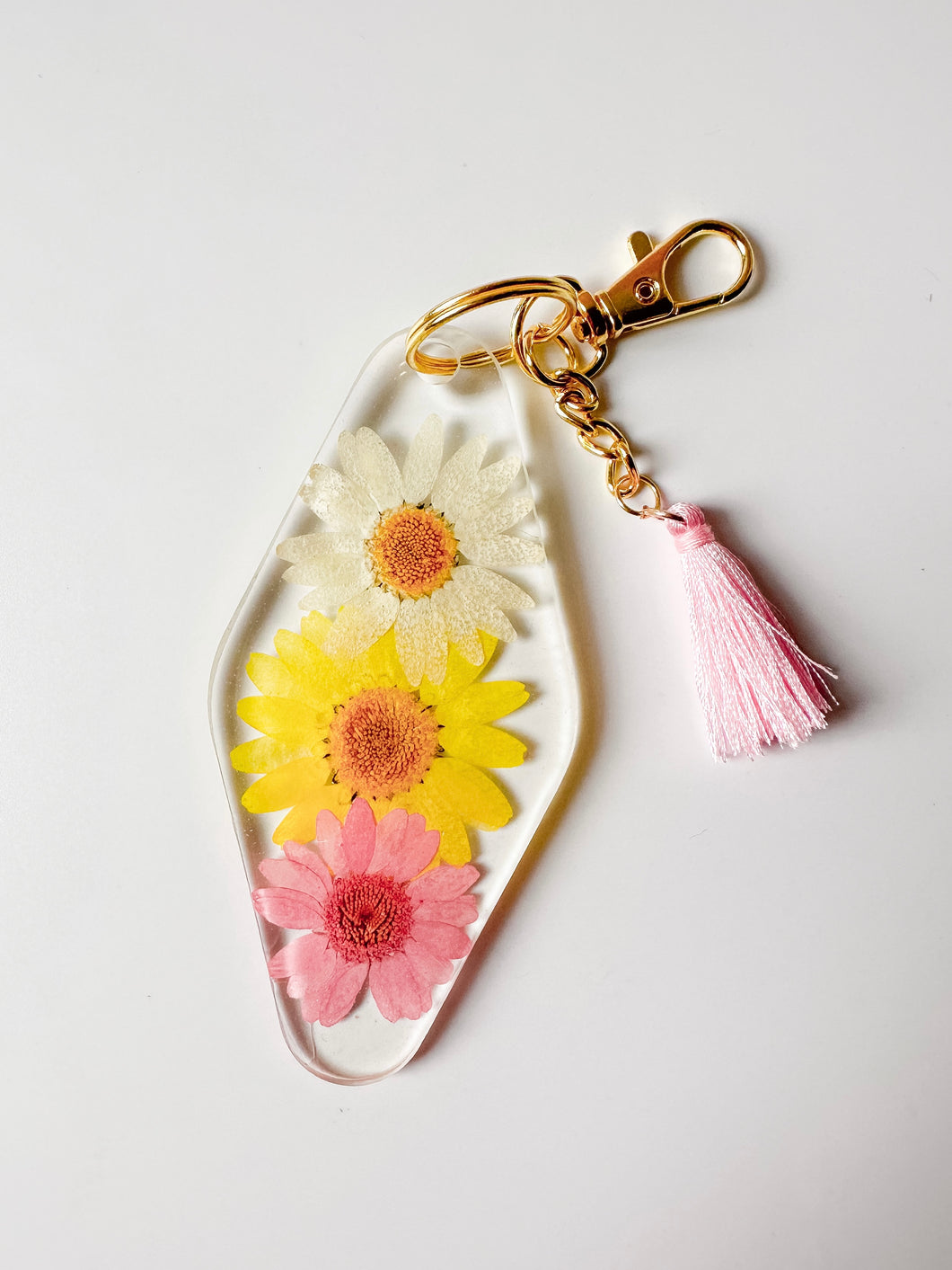 triple daisy floral keychain